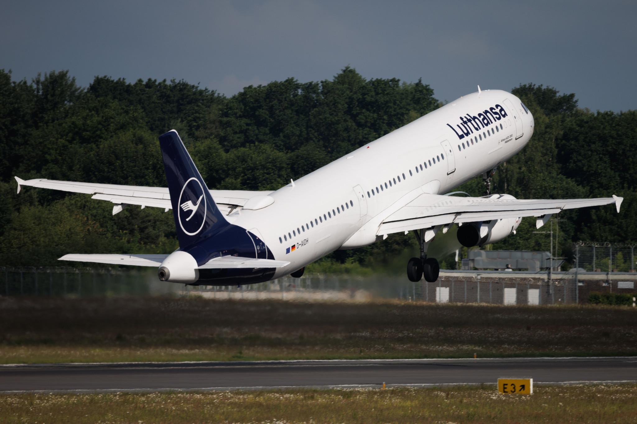 Hamburg Airport: Lufthansa (LH / DLH) | Airbus A321-231 A321 | D-AIDH | MSN 4710
