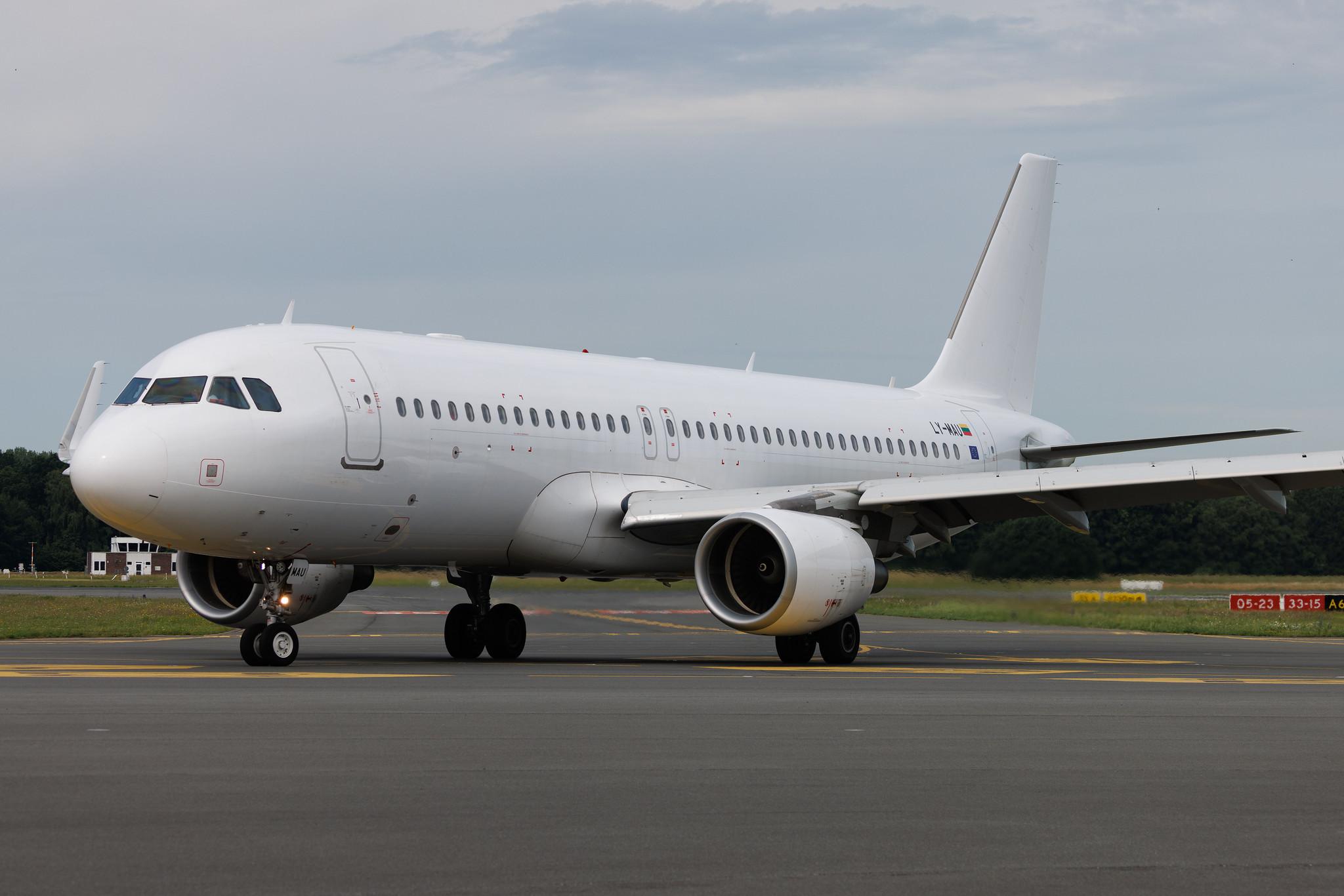 Hamburg Airport: Heston Airlines (HN / HST) | Airbus A320-214 A320 | LY-MAU | MSN 06347