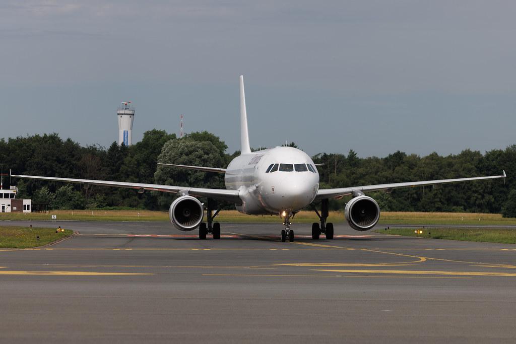 Hamburg Airport: Eurowings (EW / EWG) | Operator: GetJet Airlines | Airbus A320-214 A320 | LY-FAS | MSN 04273