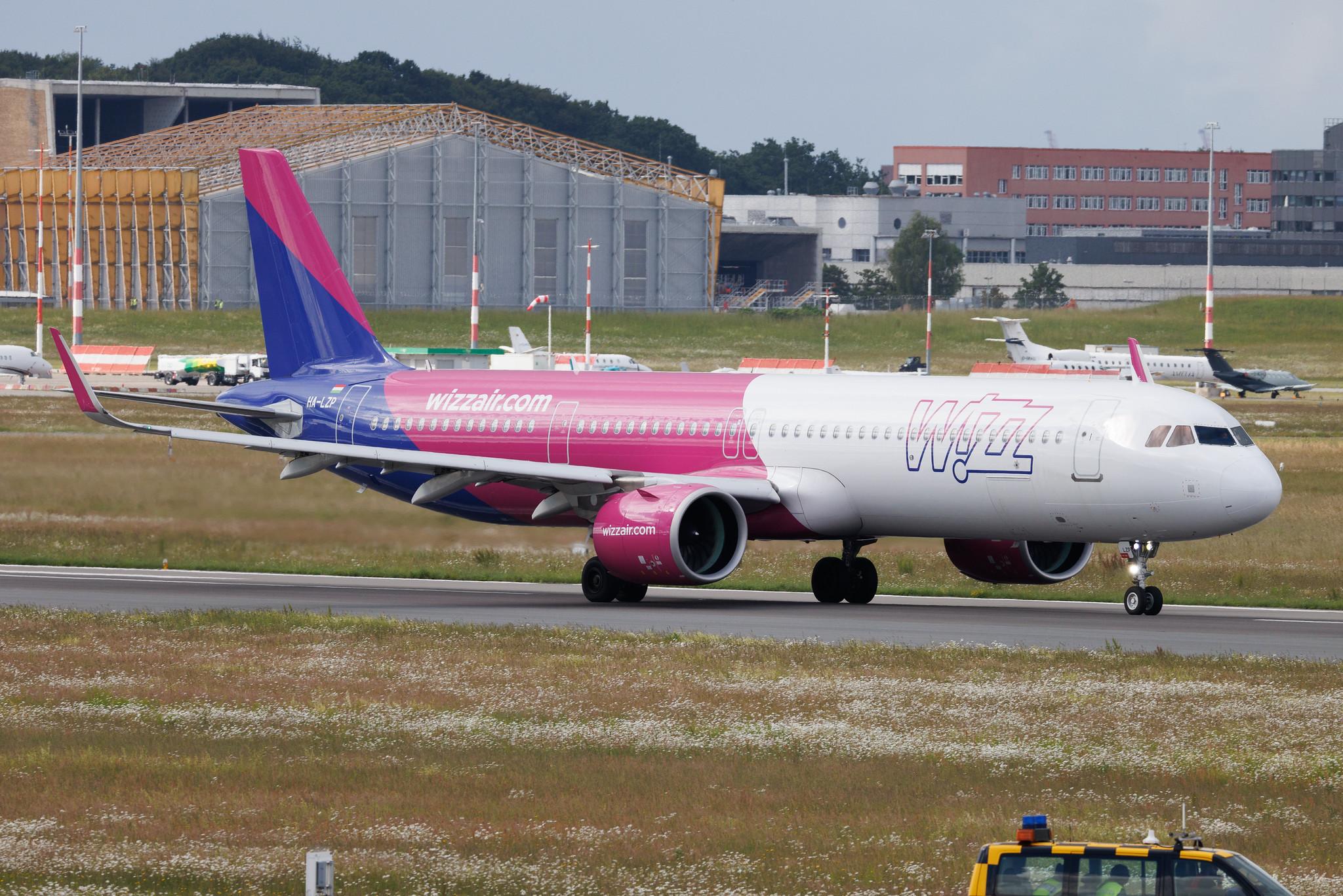 Hamburg Airport: Wizz Air (W6 / WZZ) | Airbus A321-271NX A21N | HA-LZP | MSN 10875