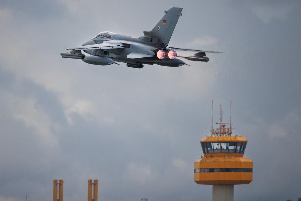 Hamburg Airport: German Air Force (/ GAF) | Panavia Tornado ECR TOR | 46+49 | MSN 884/GS282/4349