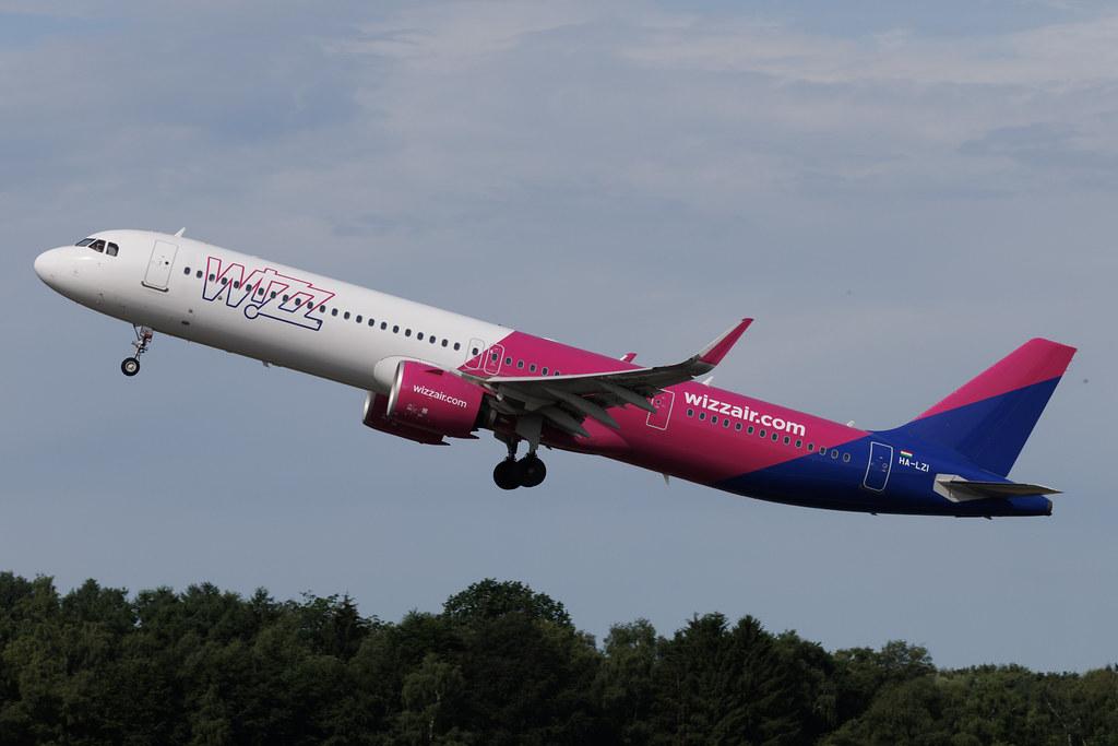 Hamburg Airport: Wizz Air (W6 / WZZ) | Airbus A321-271NX A21N | HA-LZI | MSN 10757