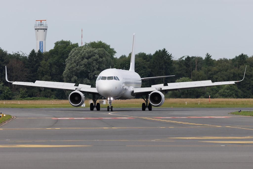 Hamburg Airport: Heston Airlines (HN / HST) | Airbus A320-214 A320 | LY-MAU | MSN 06347