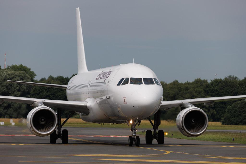 Hamburg Airport: Eurowings (EW / EWG) | Operator: GetJet Airlines | Airbus A320-214 A320 | LY-FAS | MSN 04273