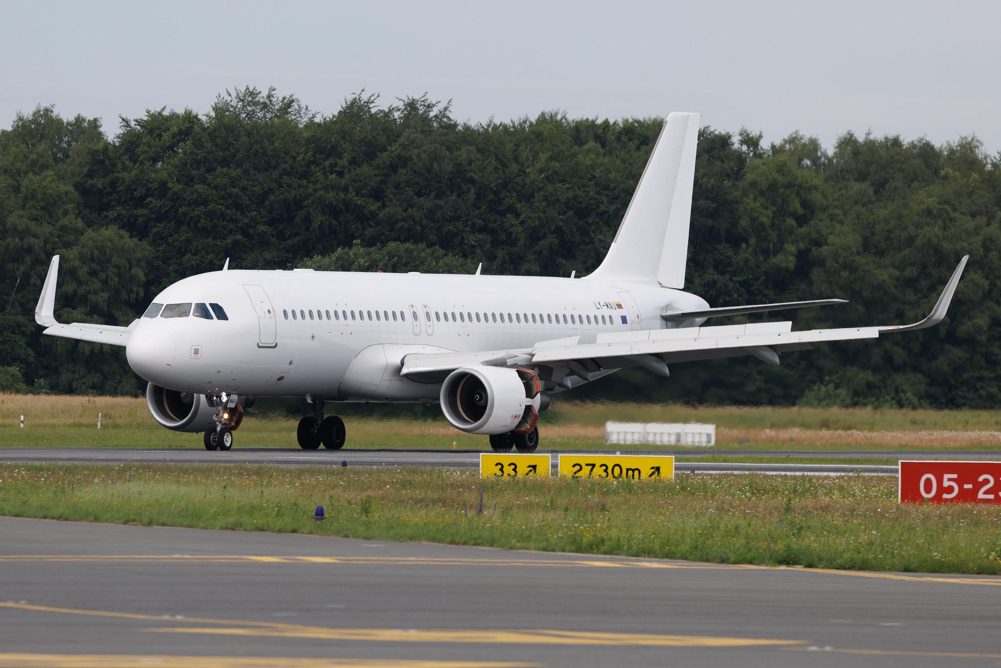 Hamburg Airport: Heston Airlines (HN / HST) | Airbus A320-214 A320 | LY-MAU | MSN 06347