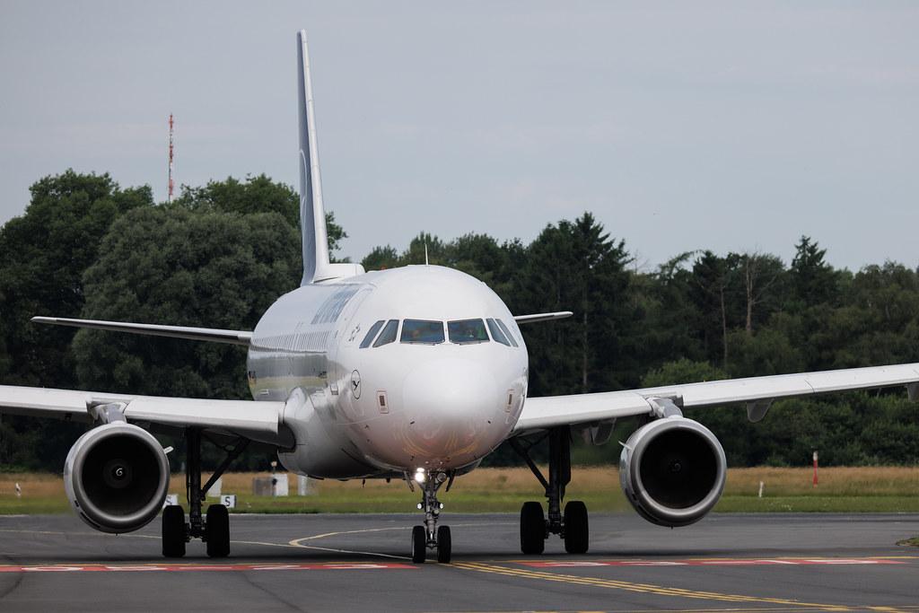 Hamburg Airport: Lufthansa (LH / DLH) | Airbus A320-211 A320 | D-AIQW | MSN 1367