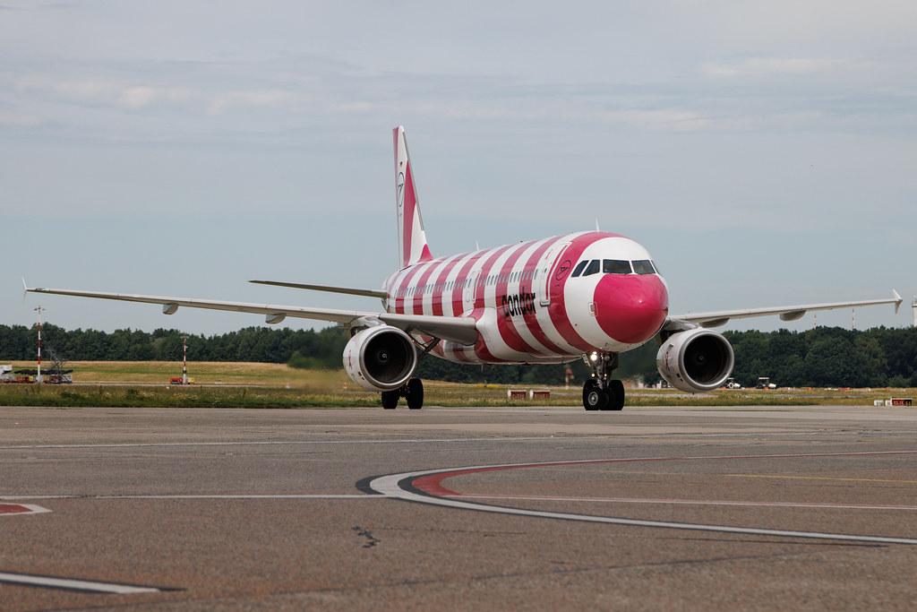 Hamburg Airport: Condor (DE / CFG) | Livery: Breast Cancer Awareness Livery | Airbus A320-214 A320 | D-AICS | MSN 4478
