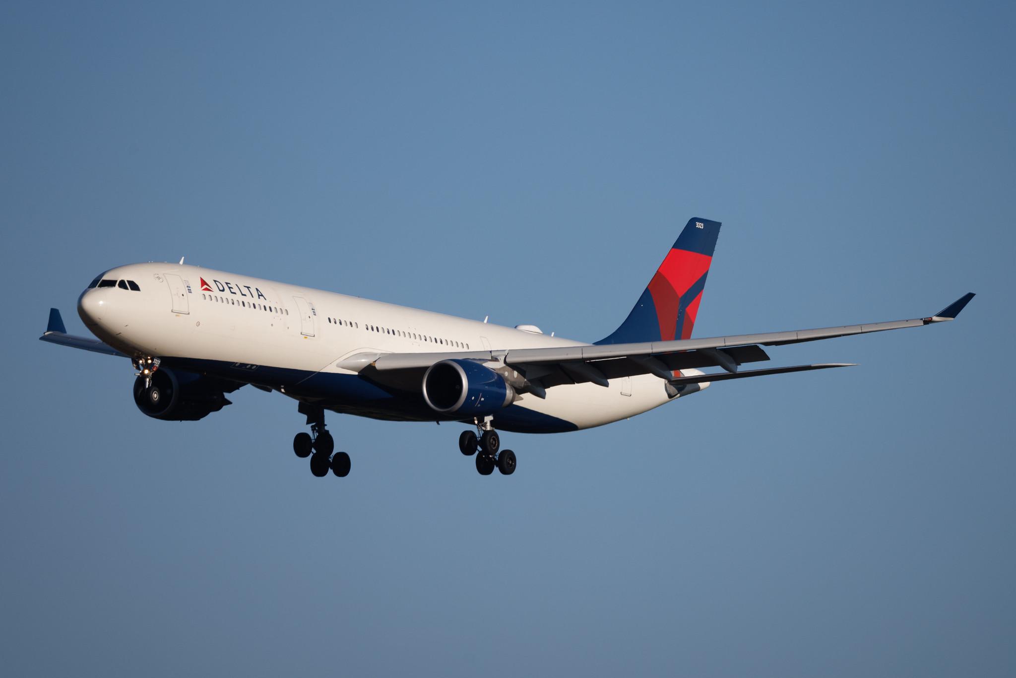 Rome Leonardo da Vinci Fiumicino Airport: Delta Air Lines (DL / DAL) | Airbus A330-302 A333 | N823NW | MSN 1628