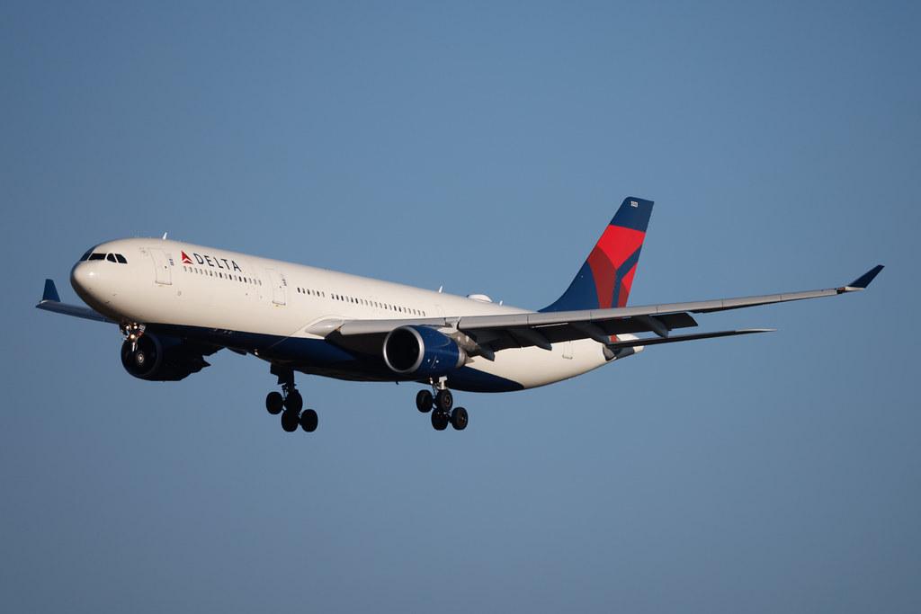 Rome Leonardo da Vinci Fiumicino Airport: Delta Air Lines (DL / DAL) | Airbus A330-302 A333 | N823NW | MSN 1628