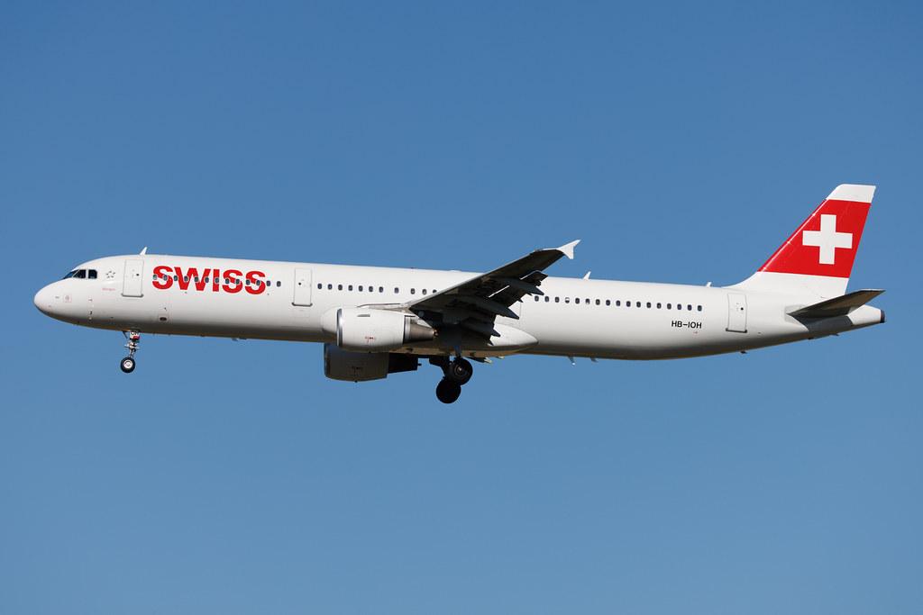 Rome Leonardo da Vinci Fiumicino Airport: Swiss (LX / SWR) | Airbus A321-111 A321 | HB-IOH | MSN 0664