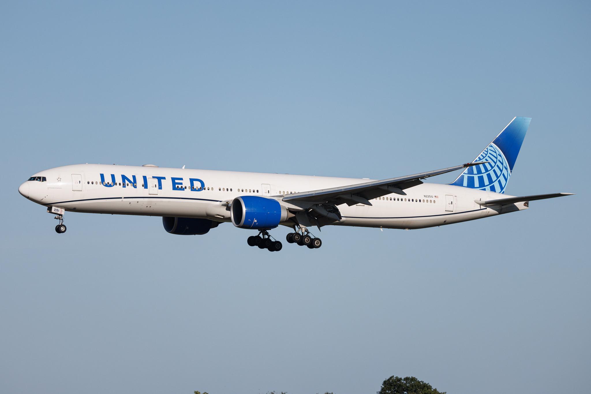 Rome Leonardo da Vinci Fiumicino Airport: United Airlines (UA / UAL) | Boeing 777-300(ER) B77W | N2251U | MSN 66591