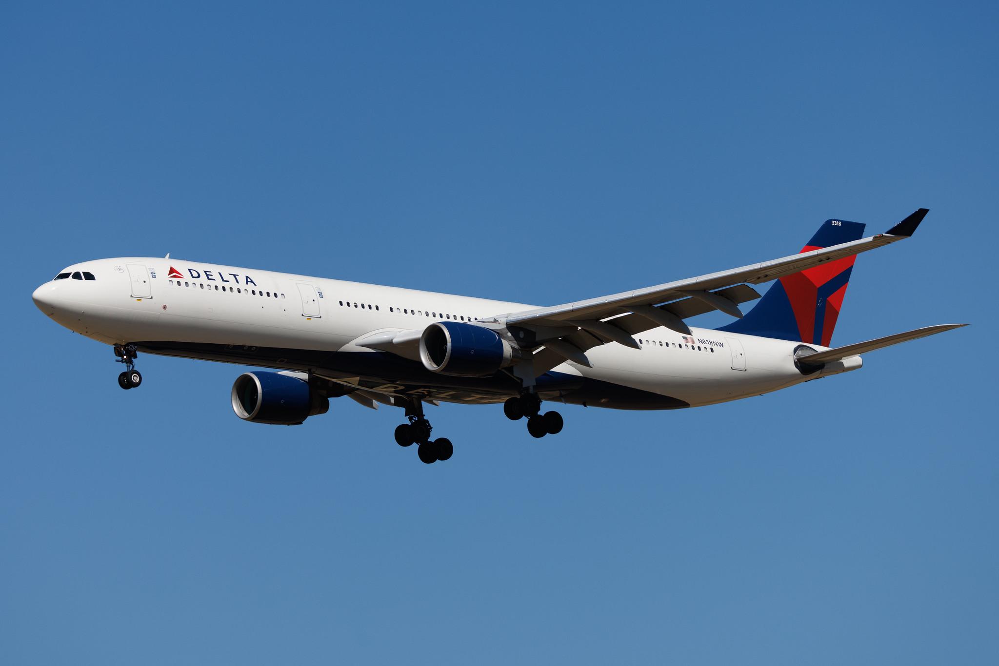 Rome Leonardo da Vinci Fiumicino Airport: Delta Air Lines (DL / DAL) | Airbus A330-323 A333 | N818NW | MSN 0857