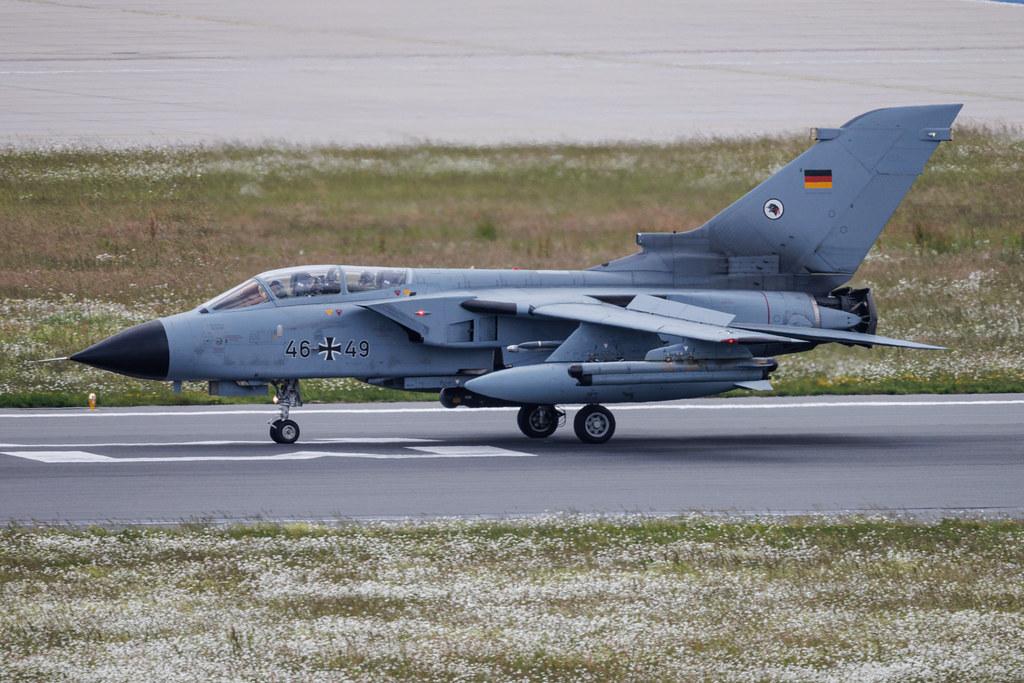 Hamburg Airport: German Air Force (/ GAF) | Panavia Tornado ECR TOR | 46+49 | MSN 884/GS282/4349
