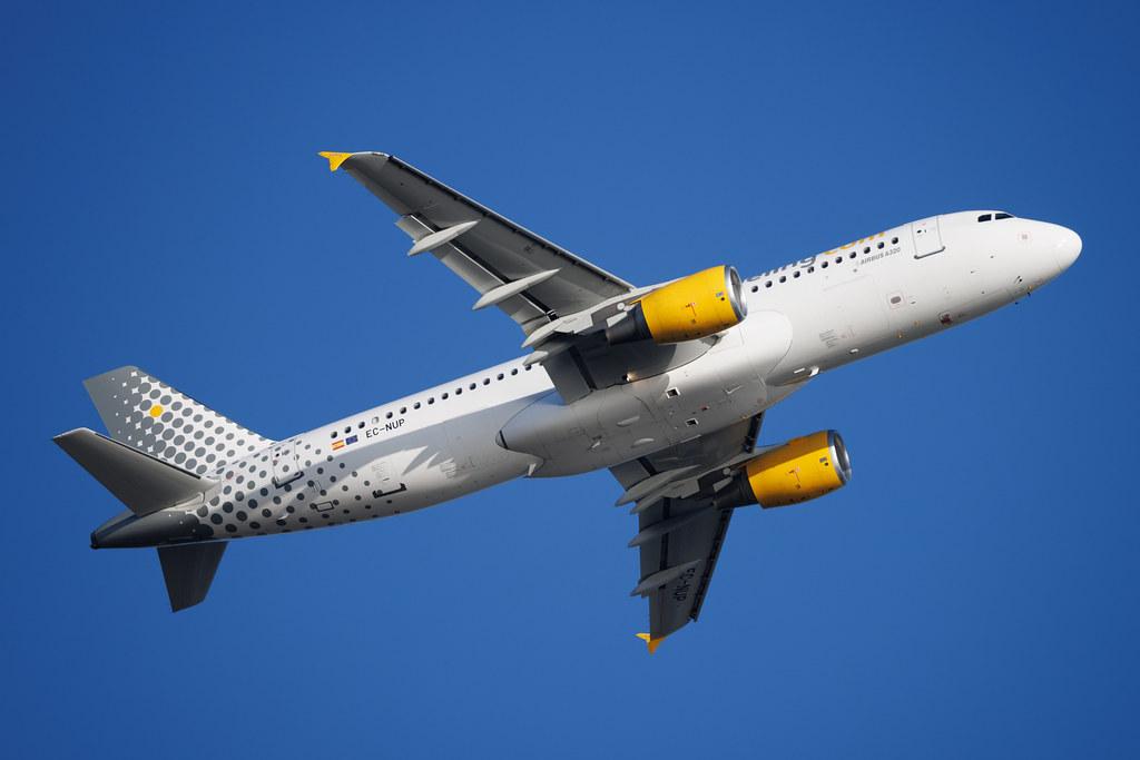 Rome Leonardo da Vinci Fiumicino Airport: Vueling (VY / VLG) | Airbus A320-214 A320 | EC-NUP | MSN 05304