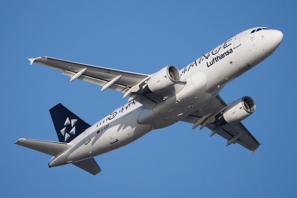 Rome Leonardo da Vinci Fiumicino Airport: Lufthansa (LH / DLH) | Livery: Star Alliance Livery | Airbus A320-214 A320 | D-AIZH | MSN 4363