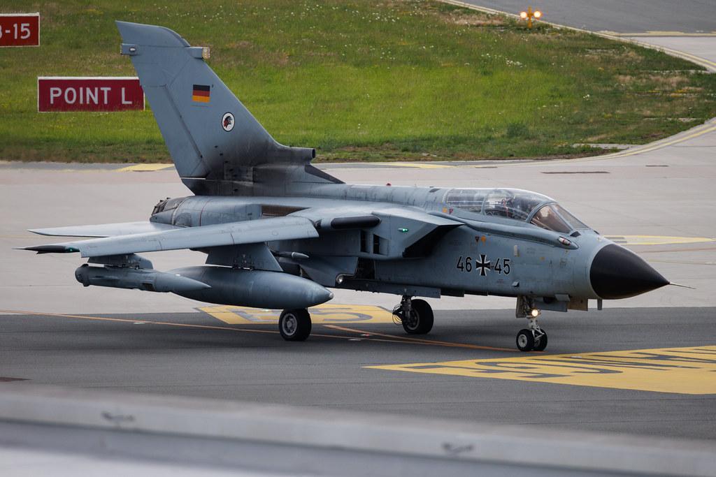 Hamburg Airport: German Air Force (/ GAF) | Panavia Tornado ECR TOR | 46+45 | MSN 873/GS278/4345