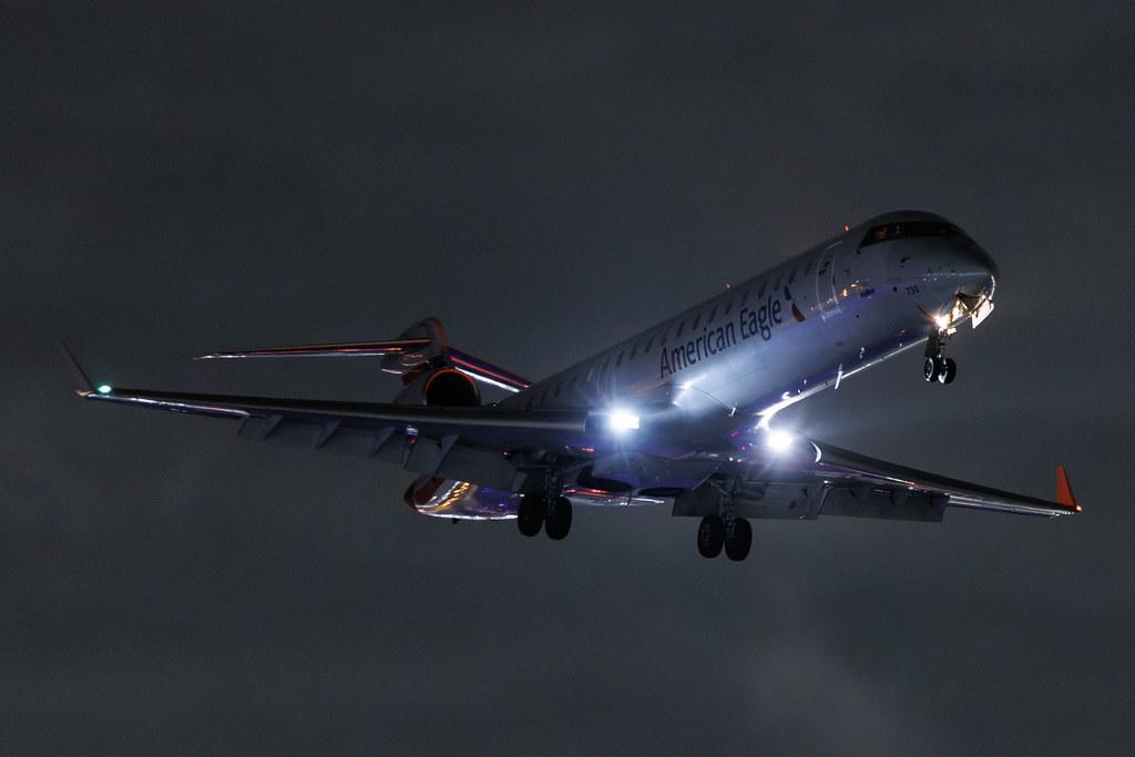 Los Angeles International Airport: American Eagle (AA / AAL) | Operator: SkyWest Airlines | Mitsubishi CRJ-701ER CRJ7 | N730SK | MSN 10193