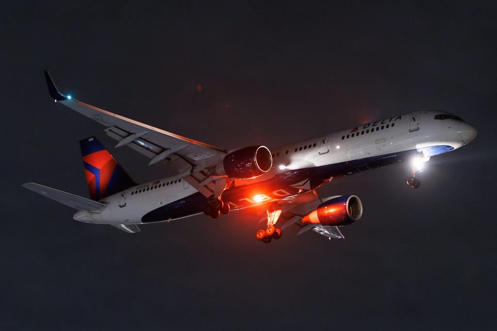 Los Angeles International Airport: Delta Air Lines (DL / DAL) | Boeing 757-2Q8 B752 | N712TW | MSN 27624