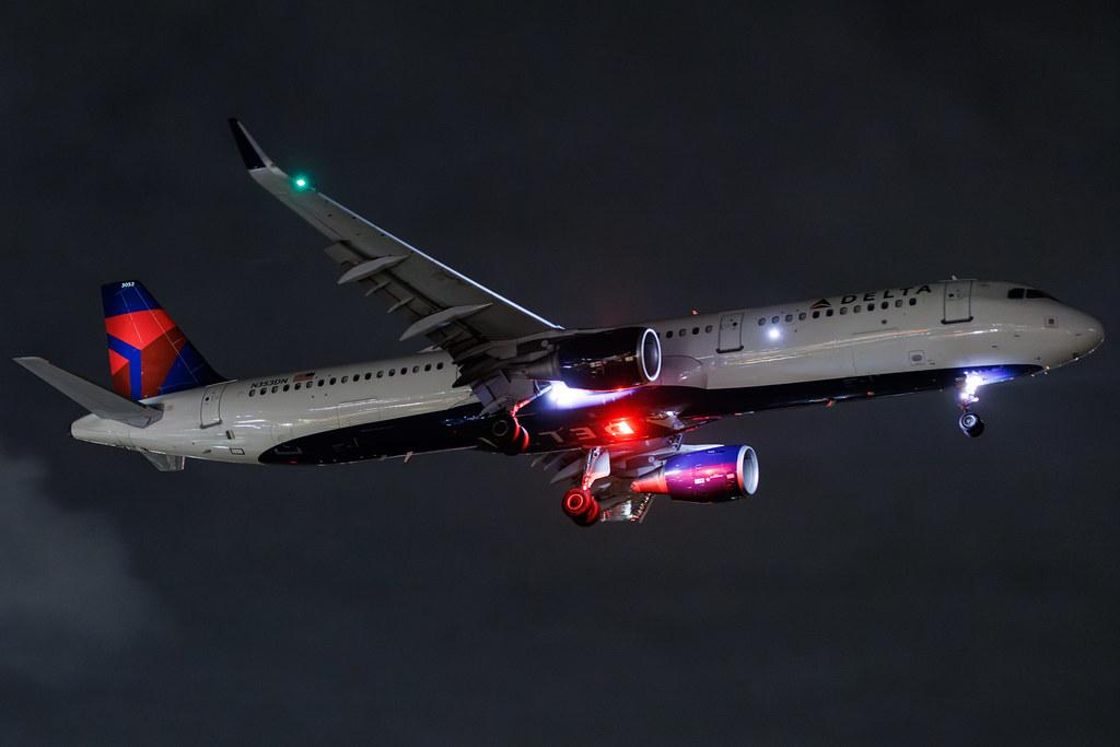 Los Angeles International Airport: Delta Air Lines (DL / DAL) | Airbus A321-211 A321 | N353DN | MSN 08322