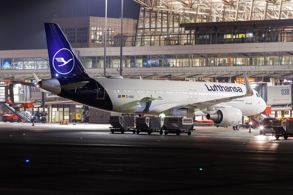 Hamburg Airport: Lufthansa (LH / DLH) | Airbus A320-214 A320 | D-AIUI | MSN 6265