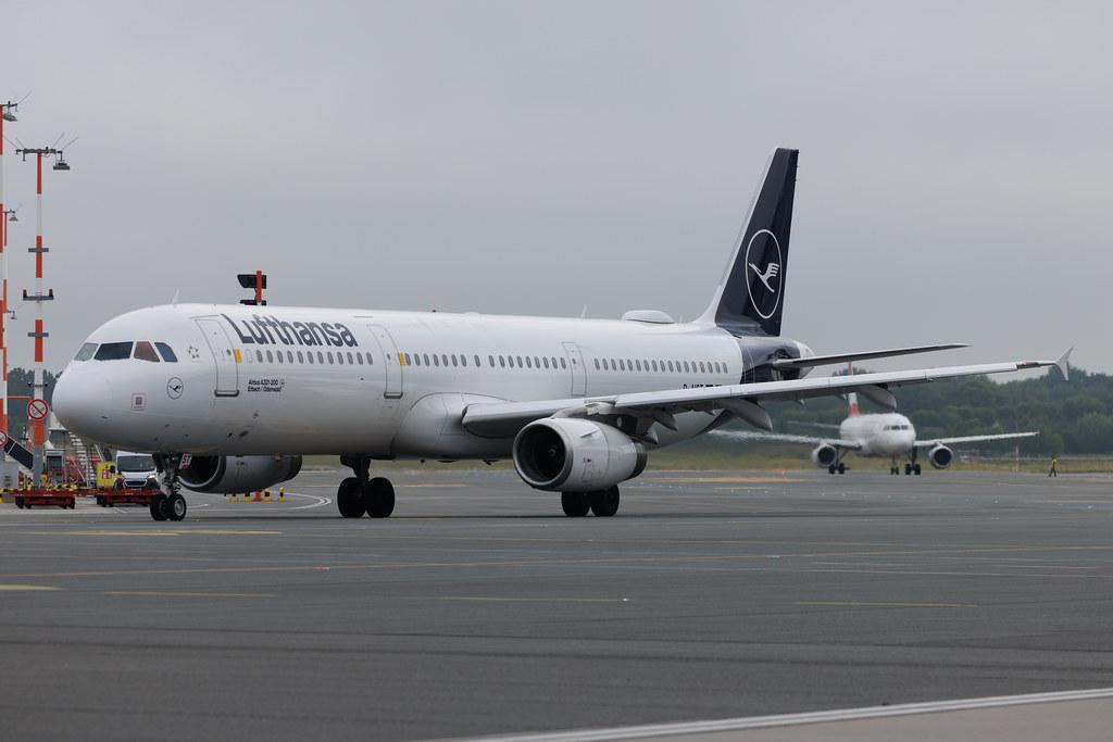 Hamburg Airport: Lufthansa (LH / DLH) | Airbus A321-231 A321 | D-AIST | MSN 4005