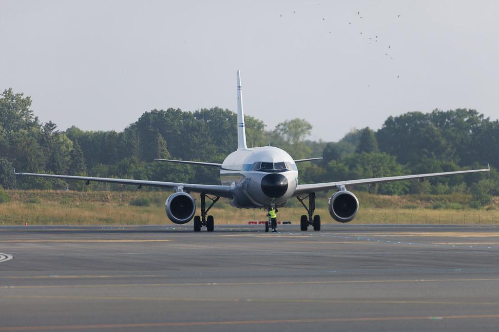 Hamburg Airport: Condor (DE / CFG) | Livery: Retro Livery | Airbus A320-212 A320 | D-AICH | MSN 0971
