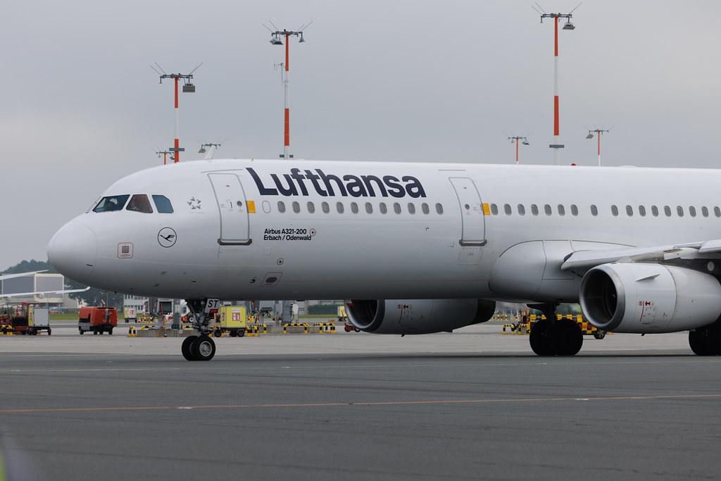 Hamburg Airport: Lufthansa (LH / DLH) | Airbus A321-231 A321 | D-AIST | MSN 4005