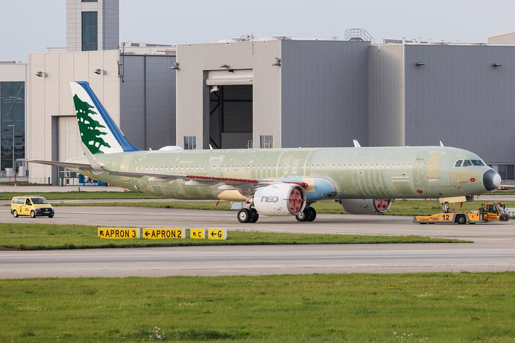 Hamburg Finkenwerder: MEA - Middle East Airlines (ME / MEA) | Airbus A321?271NY A21N | D?AVZZ | OD- | MSN 13085