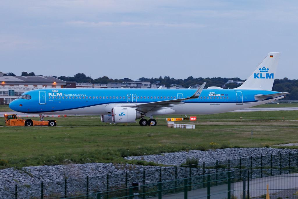 Hamburg Finkenwerder: KLM Royal Dutch Airlines | Airbus A321-252NX A21N | D-AVYU | PH-AXV | MSN 13616