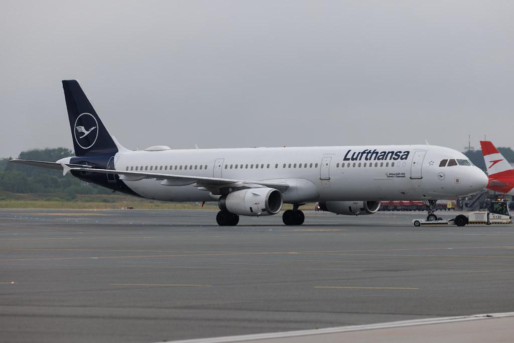 Hamburg Airport: Lufthansa (LH / DLH) | Airbus A321-231 A321 | D-AIST | MSN 4005