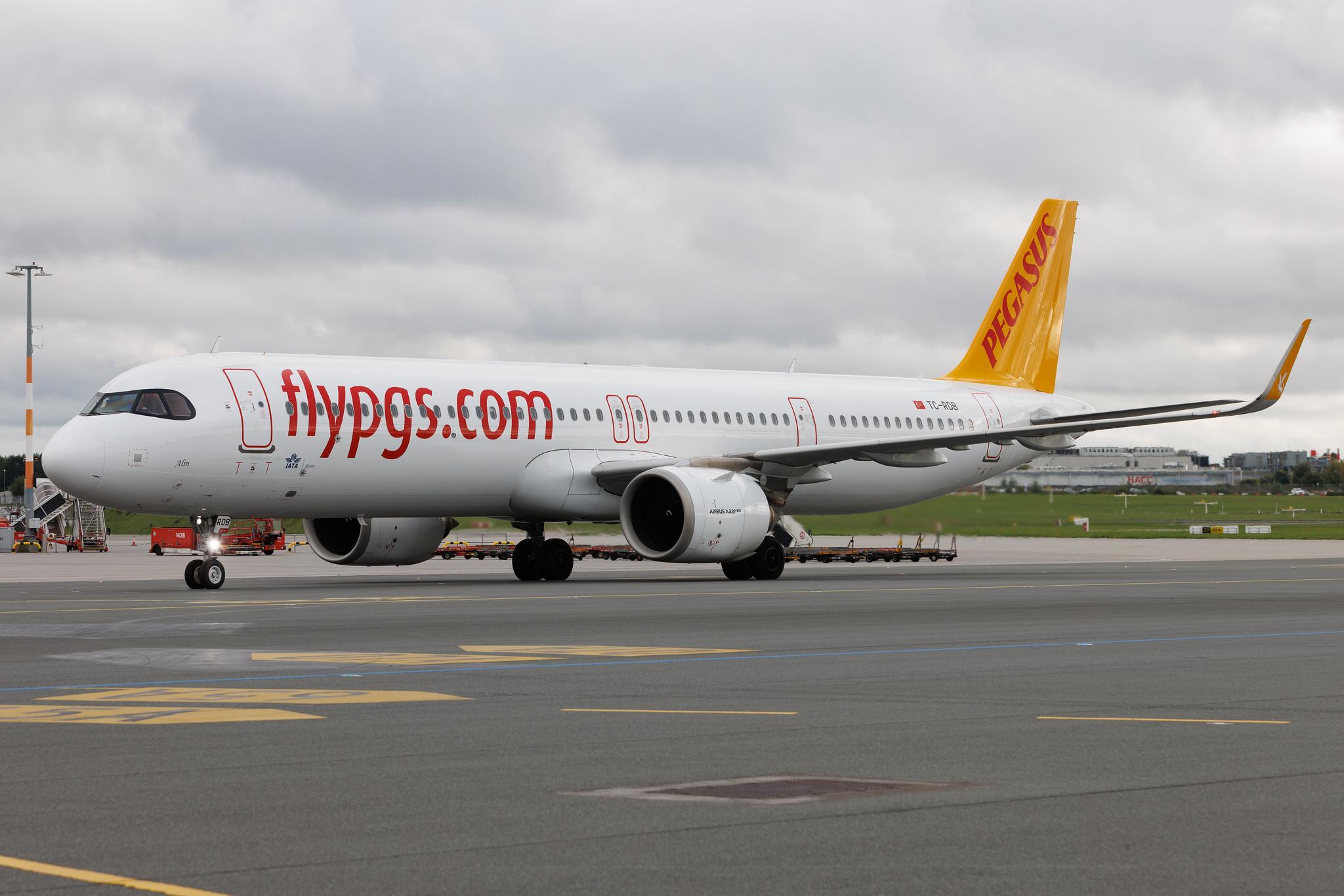 Hamburg Airport: Pegasus (PC / PGT) | Airbus A321-251NX A21N | TC-RDB | MSN 11100