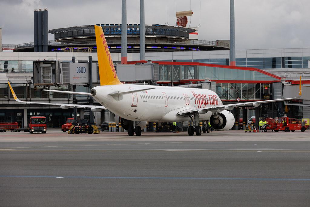 Hamburg Airport: Pegasus (PC / PGT) | Airbus A321-251NX A21N | TC-RDB | MSN 11100