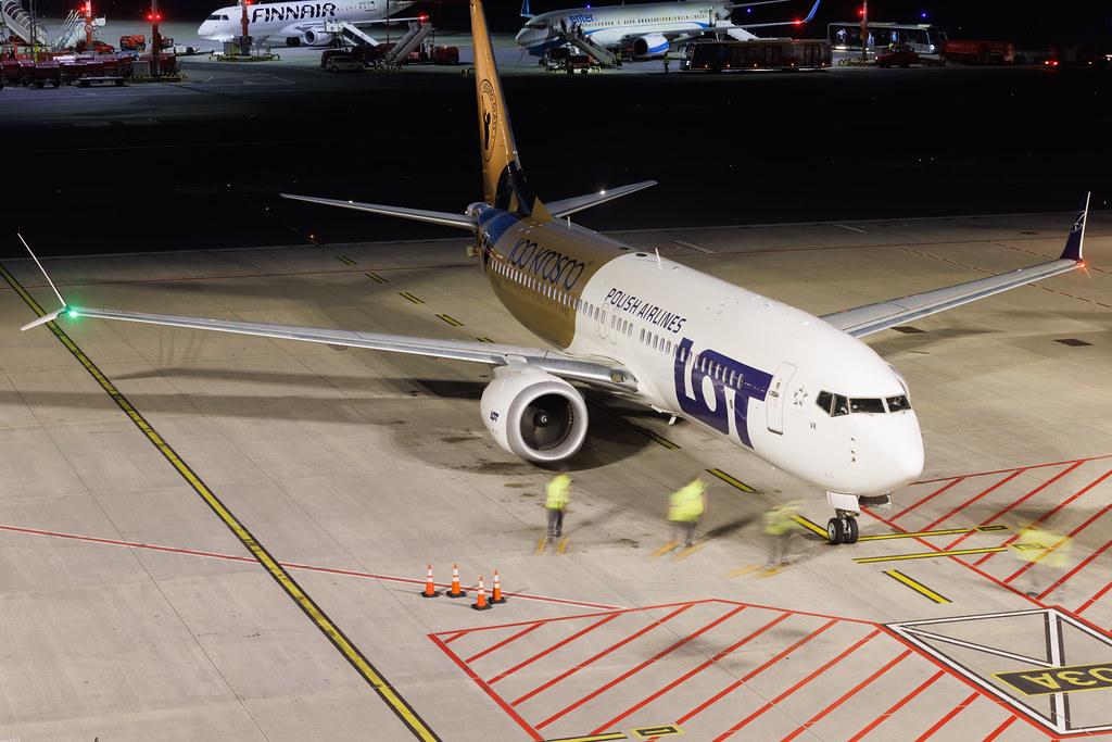 Hamburg Airport: LOT (LO / LOT) | Livery: 100 Years Krosno Glass Livery | Boeing 737 MAX 8 B38M | SP-LVK | MSN 43325