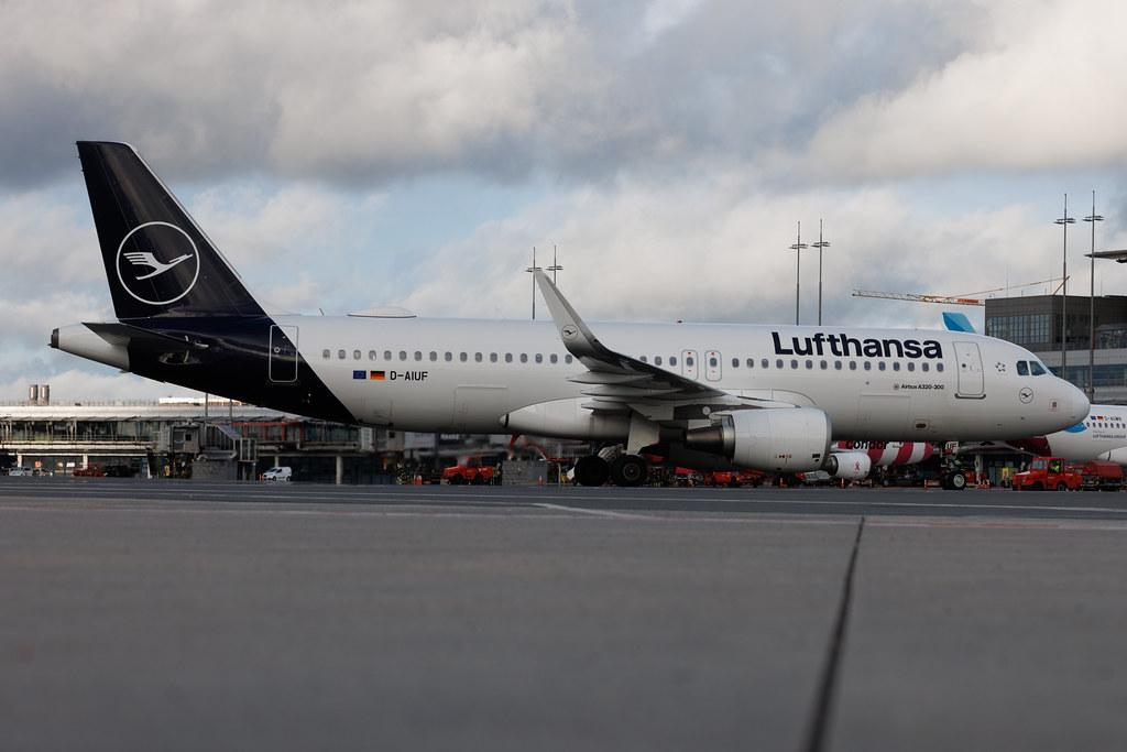 Hamburg Airport: Lufthansa (LH / DLH) | Airbus A320-214 A320 | D-AIUF | MSN 6141